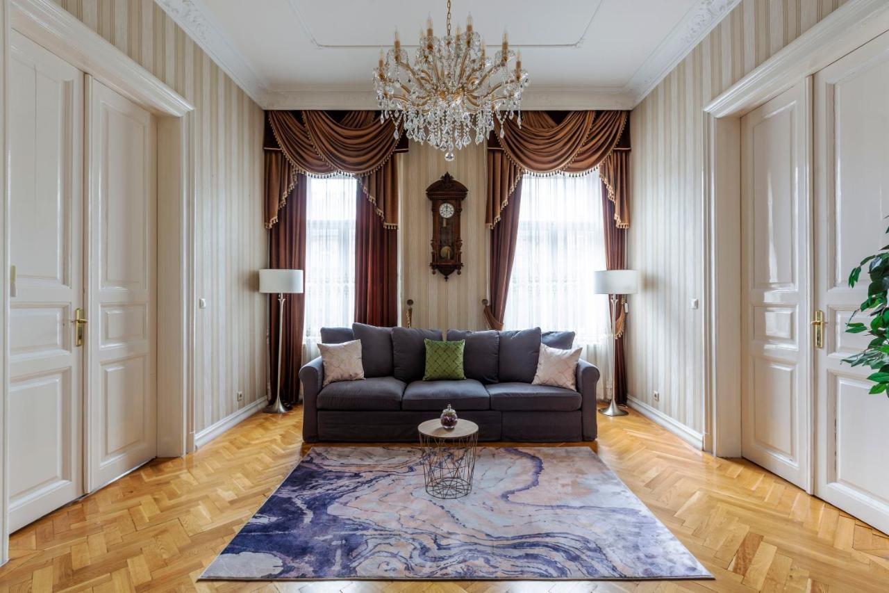 Luxury Next To The New York Cafe * Boedapest
