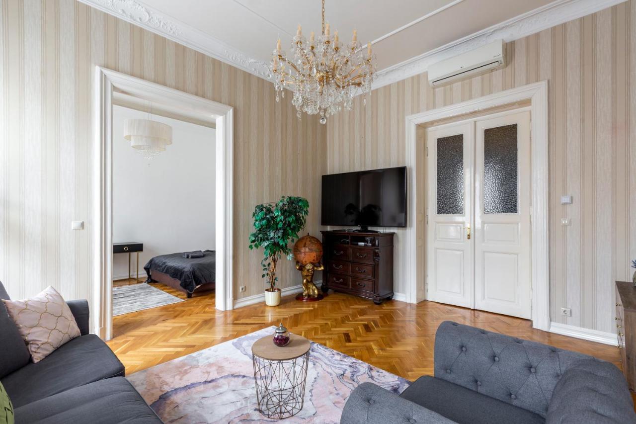 Luxury Next To The New York Cafe Apartamento
